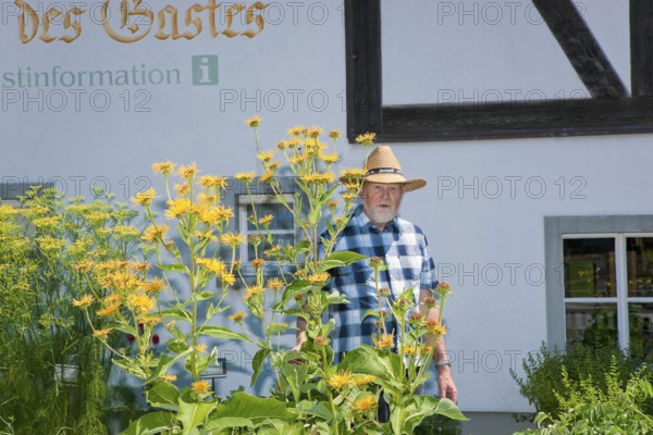 Obercunnersdorf in Upper Lusatia, gardener in the home garden
