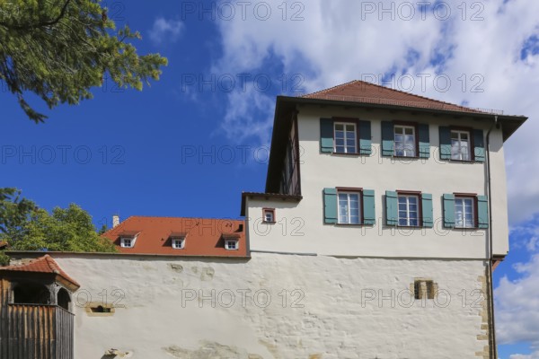 Gomaringen Castle, curtain wall, windows, green shutters, former parish seat of Johann Ulrich