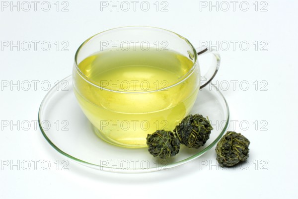 Cup of Jiao-gu-lan tea, dried balls, female ginseng (Gynostemma pentaphyllum) , Jiao-gu-lan