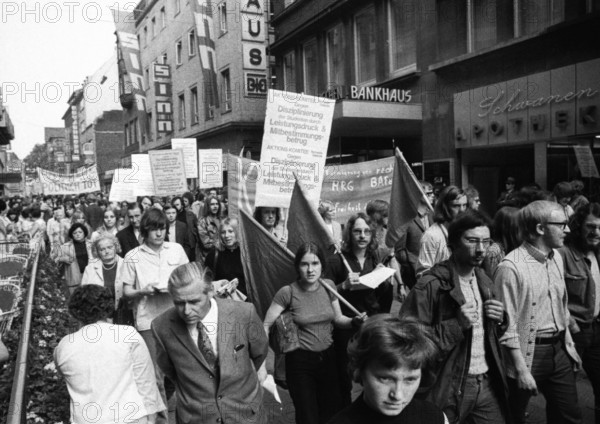 On 24 June 1971, more than 2, 000 students at the University of Dortmund protested against a