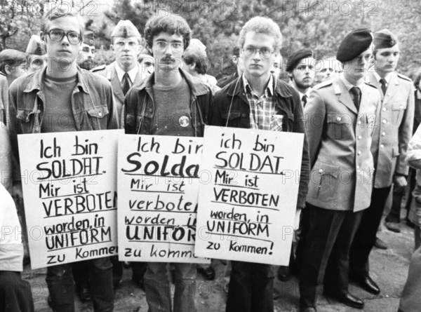 Flowers for Stukenbrock the memorial tribute to Soviet Nazi victims on 6.9.1975 is an event at the