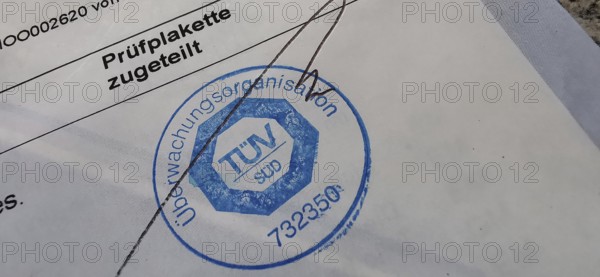 Car, passenger car, documents, TÜV report of the general inspection, result without defects found,