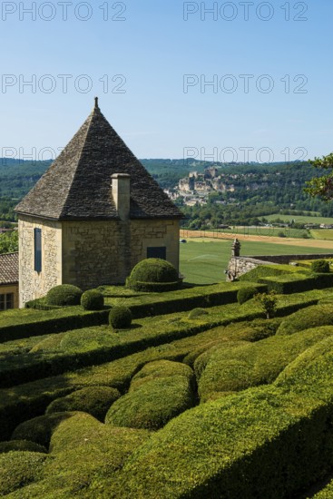 Boxwood garden, Les Jardins de Marqueyssac, Vezac, Dordogne, Périgord, Département Dordogne, Region