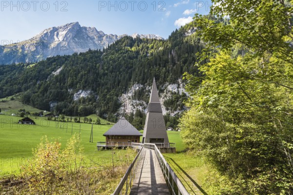 The mountain church Klöntal, behind it the 2294 metre high Mutteristock, Canton Glarus,
