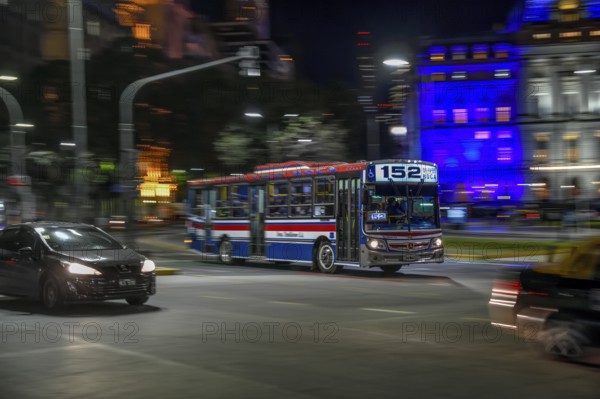 Bus line 152 in front of Centro Cultural Kirchner, Kirchner Cultural Center, Monserrat district,