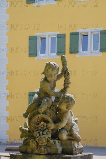 Putti, putti, group of putti in the castle garden, sculpture, stone sculpture, naked child figure,