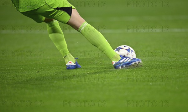 Partial view goalkeeper Manuel Neuer FC Bayern Muenchen FCB (01) on the ball, Champions League,