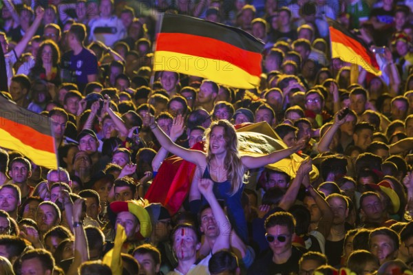 DEU Sachsen Dresden Public Viewing in Dresden Public Viewing on the banks of the Elbe in Dresden on