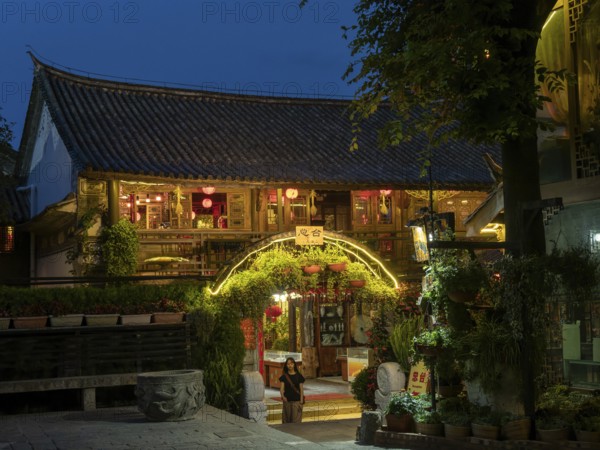 Old restaurant in Chinese wooden house, Dali, Yunnan, China, Asia