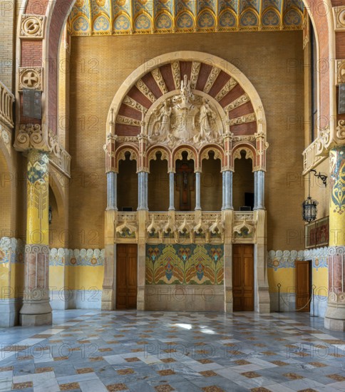 Interior view of the hall and corridors in the main building in the Hospital de la Santa Creu i