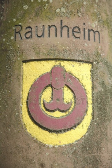 Flörsheimer Fahr with town coat of arms and inscription Raunheim, stone, RhineMain Regional Park,