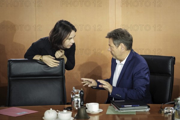 Annalena Baerbock, Bundesaussenministerin, und Robert Habeck, Bundesminister fuer Wirtschaft und