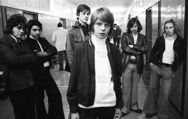 Young unemployed people who have just left school and young unemployed people at the Dortmund job