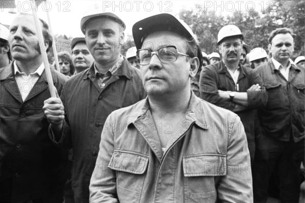 Steelworkers at the Thyssen works in Duisburg took to the streets out of concern for their jobs on