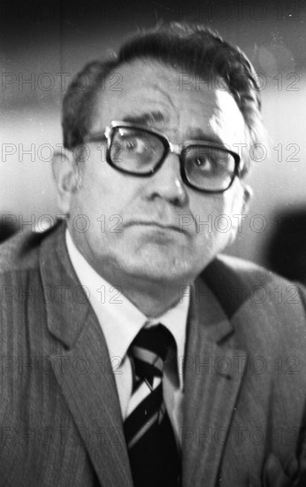 Peace and disarmament are the topics of a conference of the peace movement on 8 December 1974 in