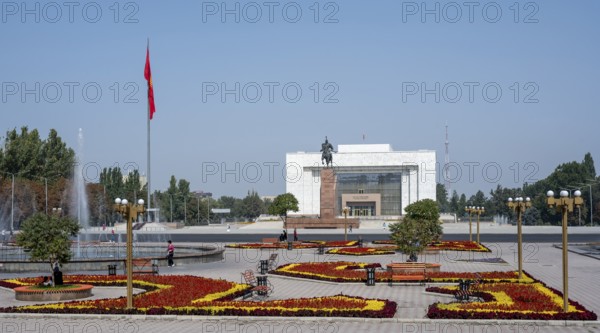 State History Museum, Manas Statue, Ala-Too Square, Bishkek, Kyrgyzstan, Asia