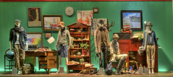 Shop windows, fashion, trends, shopping, retail, lingerie, clothing, textile industry