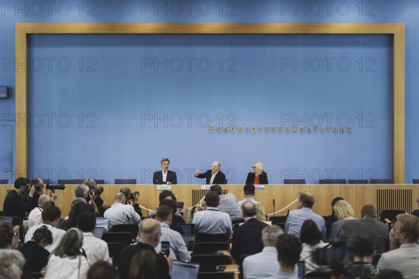 Olaf Scholz (SPD), Federal Chancellor, recorded at a federal press conference on current domestic