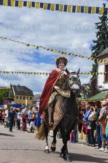 Lively princely procession in Rochlitz