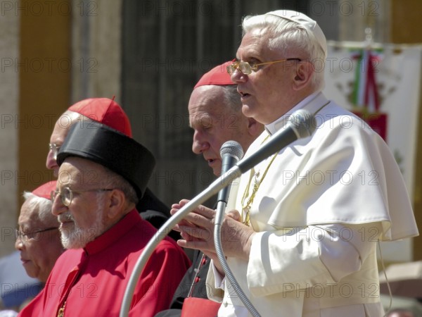 Pope Benedict XVI Joseph Ratzinger prays with Carinthians for 1st audience on 27. 04. 2005, St.