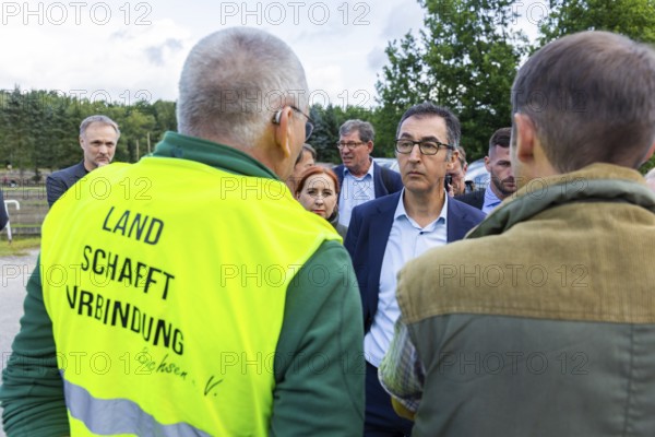 Federal Minister of Food and Agriculture, Cem Özdemir, visits Großdrebnitzer Agrarbetriebsges. mbH