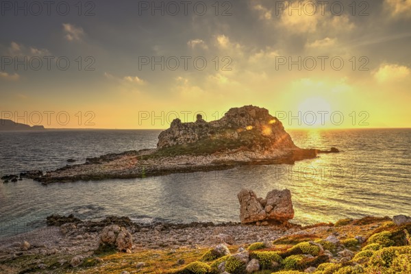 Sunset, Il Faraglione, nselchen, Cala Faraglione, Levanzo, Egadi Islands, Sicily, Italy, Europe