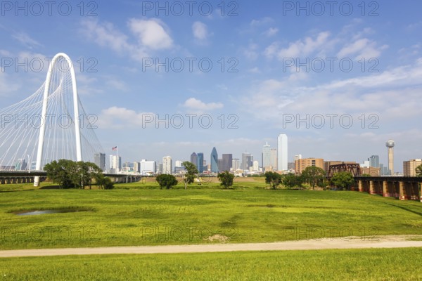 Dallas skyline on the Trinity River and Margaret Hunt Hill Bridge in Texas Dallas, USA, North