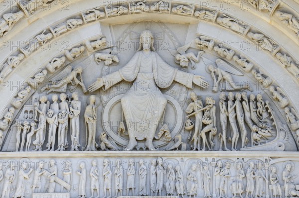 Tympanum of the early Gothic basilica of Sainte-Marie-Madeleine, Last Judgement, Vézelay, Yonne