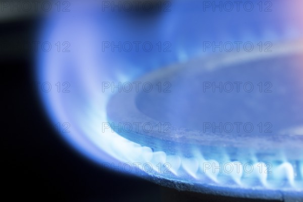 Symbolic image, gas flame, gas cooker, gas price increase, energy, energy costs