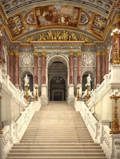 Der Aufgang im Burgtheater in Wien, Österreich, um 1890, Historical, digitally restored