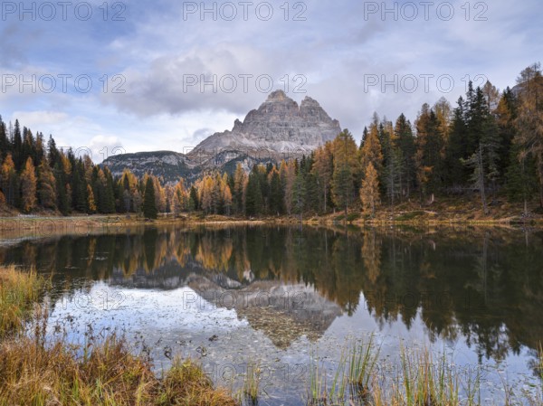 Three Peaks at Lago d'Antorno, autumn larches, reflection, Three Peaks nature park Park, Dolomites,