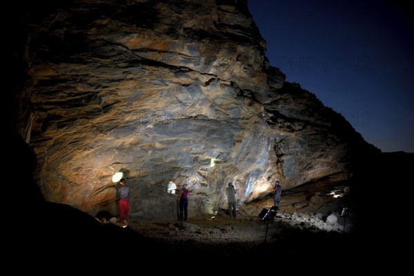 Archaeologists of the Goethe-University Frankfurt at the scientific recording of rock paintings in