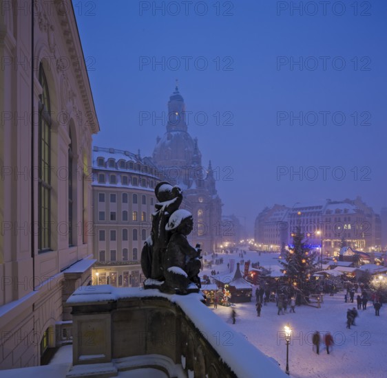 (Copyright © Sylvio Dittrich +49 1772156417) Christmas market on the Neumarkt at the Frauenkirche