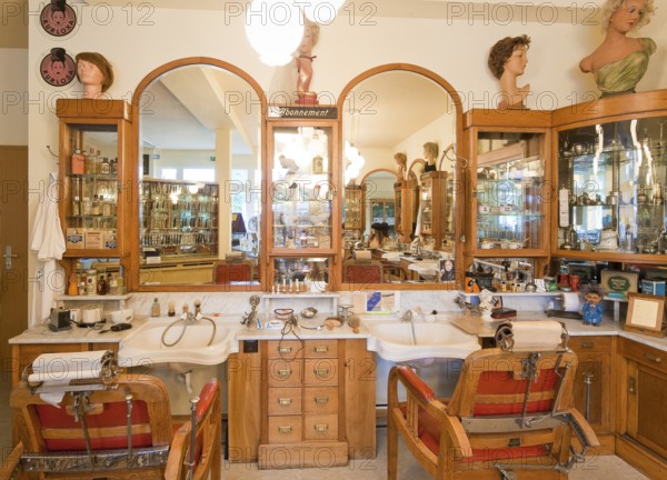 With the opening of the small, historical hairdressing museum on 11 November 2000, Kottmarsdorf has