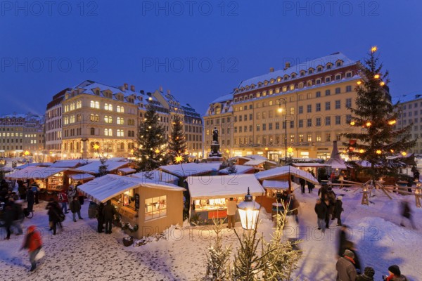 Christmas market on the Neumarkt