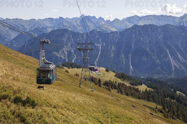 Cable car, cabin of the Fellhornbahn, behind Allgäu Alps, Fellhorn, Oberstdorf, Oberallgäu, Allgäu,