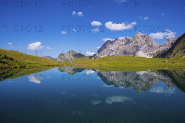 Eissee, Oytal, behind it Großer Wilder, 2379m, Hochvogel- and Rosszahngruppe, Allgäu Alps, Allgäu,