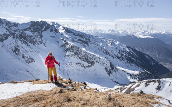Ski tourers at the summit of the Mitterzeigerkogel in winter, Sellraintal, Kühtai, Tyrol, Austria,