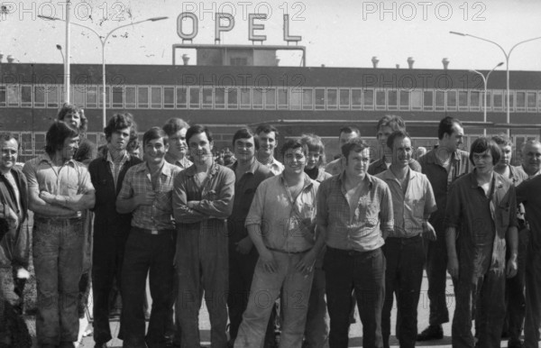 DEU, Germany: The historical slides from the times 80-90s, Bochum. Strike at Opel factory 80s