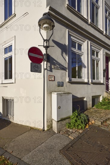 Facade of a house, window, lantern, sidelight, street Großer Bauhof, Old Town, Hanseatic City of