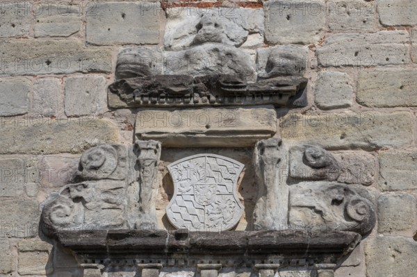 Coat of arms above the entrance to the castle ruins of Hiltpoltstein, around 1220,
