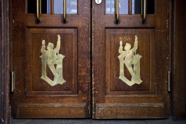 Uerige Obergärige Hausbrauerei, entrance door with logo to the Zum Uerige restaurant, Düsseldorf,