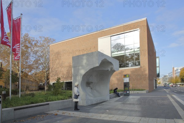 Sculpture Head of Roman Goddess by Jonathan Banz 2021, bus stop LEIZA, public transport, hollow