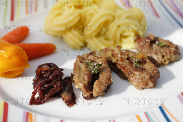 Swabian cuisine, sour kidneys with parsley root and mashed potatoes, mashed potatoes, offal, pork