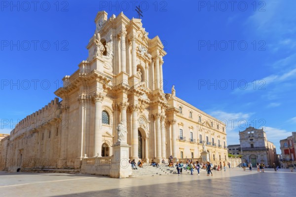 Piazza Duomo, Ortygia, Syracuse, Sicily, Italy, Europe