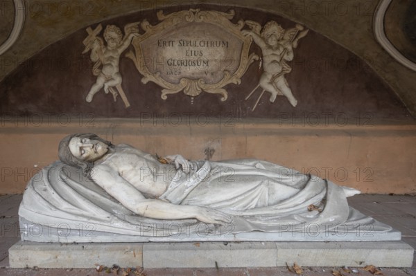 Jesus on the deathbed, sculpture in an outside chapel on the east choir of the late Gothic St