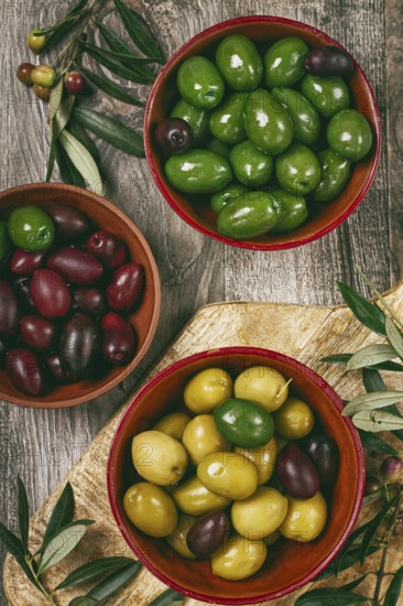 A mixture of olives, varieties of chalkidiki, Verdi giganti and Kalamata, in a bowl, top view, no