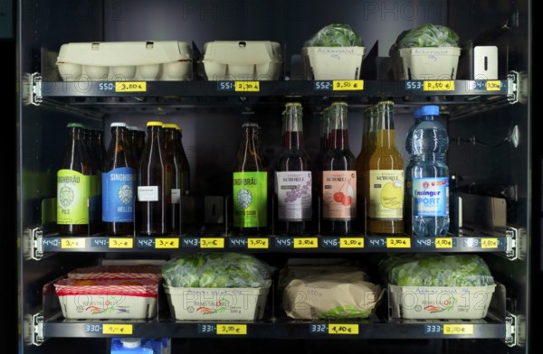 Regional food, eggs, salad, fruit, vegetables, drinks, Singhbräu, vending machine, farm shop,