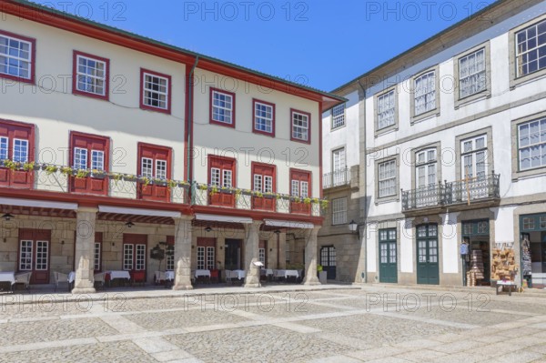 Oliviera square (Largo da Oliveira), Guimaraes, Minho Region, Portugal, Europe