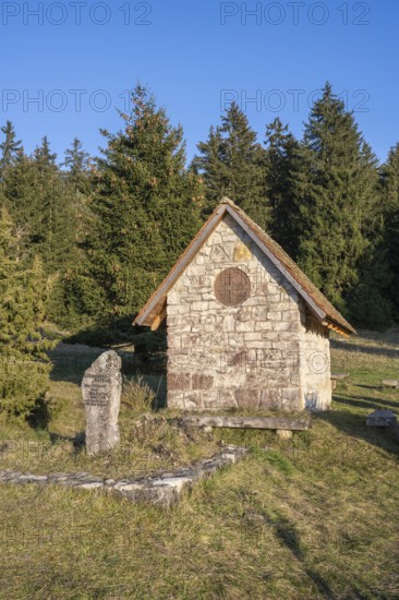 The limestone chapel built in 1861, called Steineberg Chapel, was completely rebuilt in 1993,